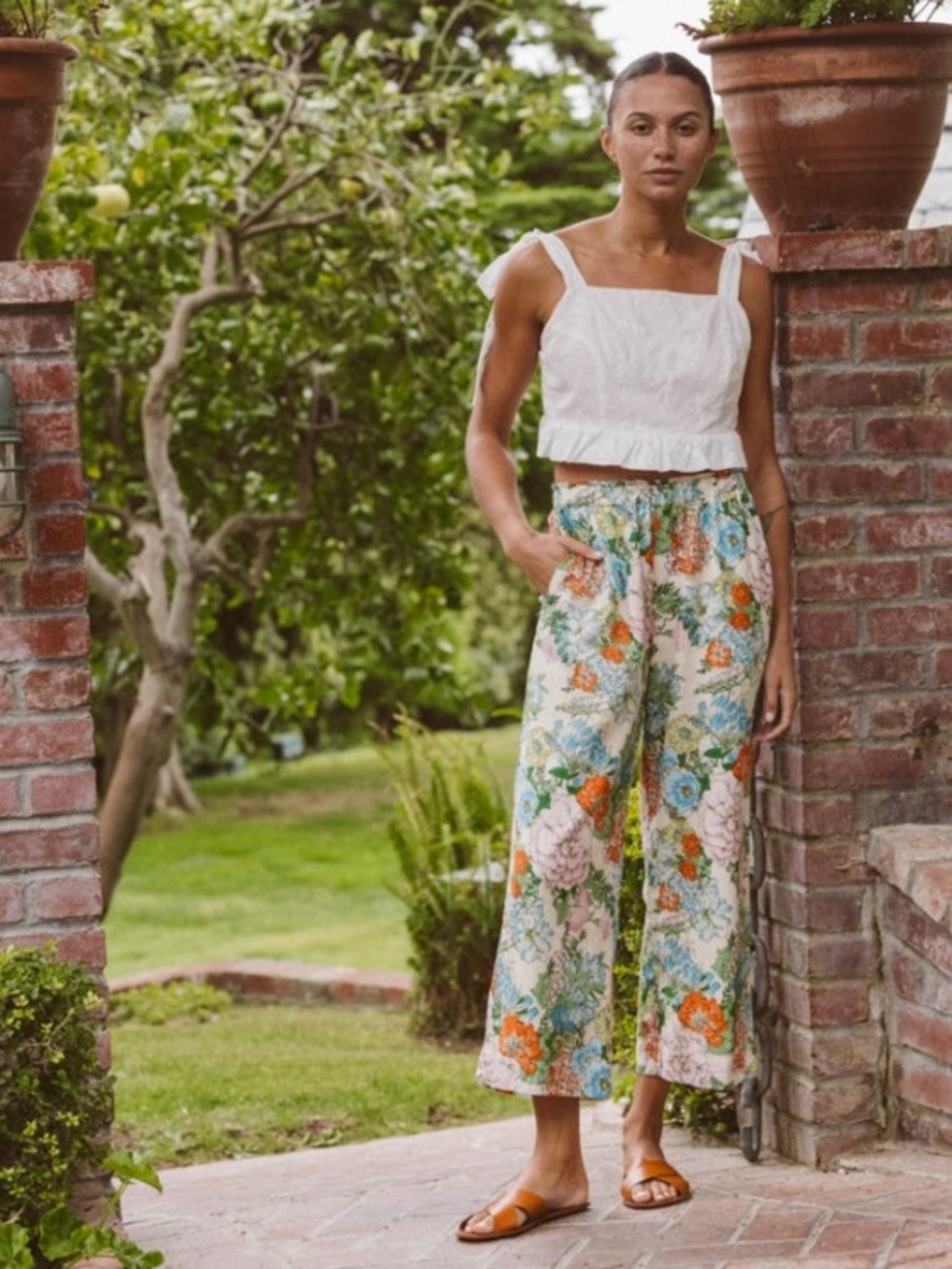 RARE Willa Pant - Vintage Courtyard, Medium - Picture 7 of 8